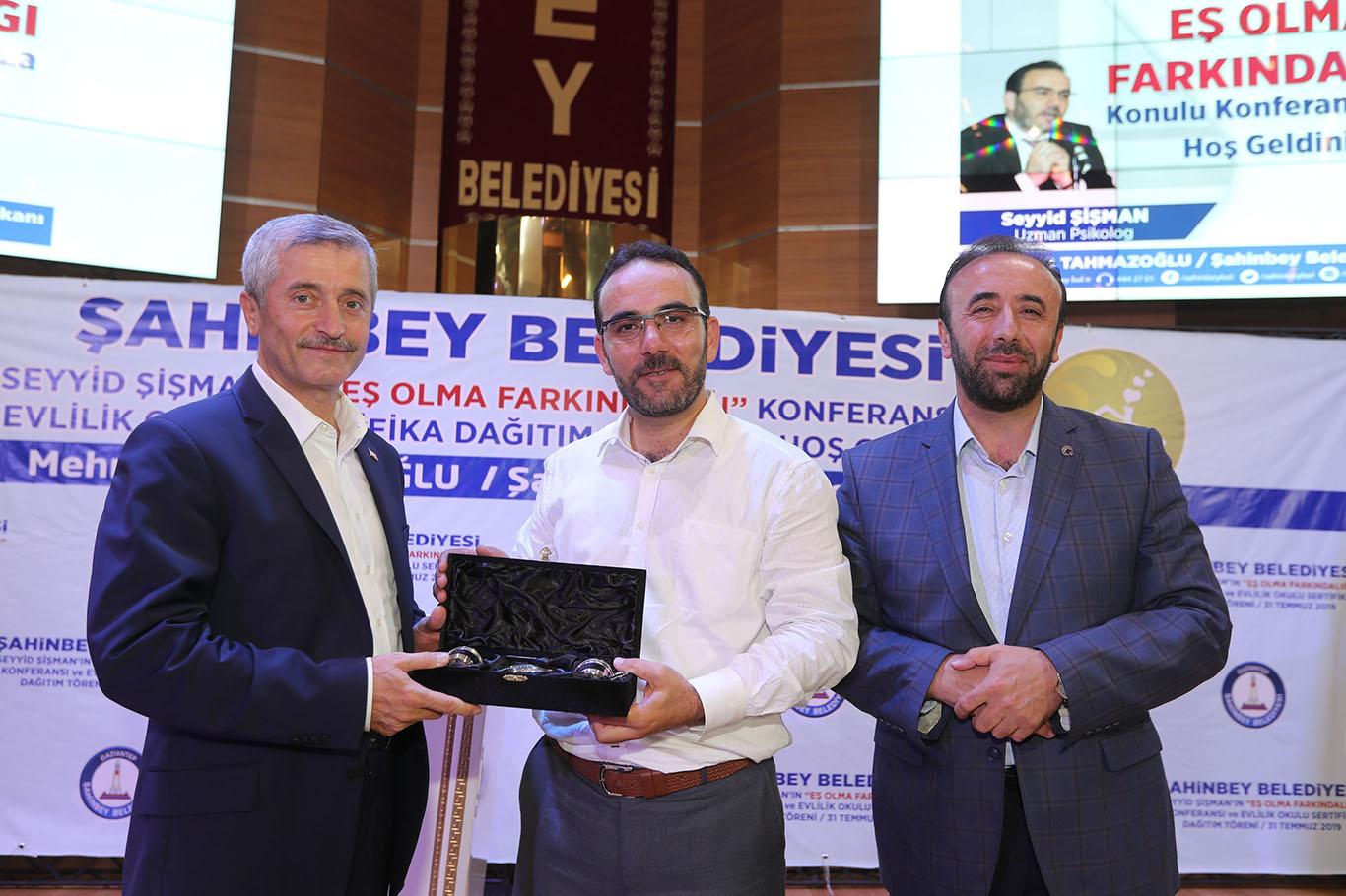 “Evlilik insan hayatındaki en önemli dönüm noktalarındandır” “Evlilik insan hayatındaki en önemli dönüm noktalarındandır”